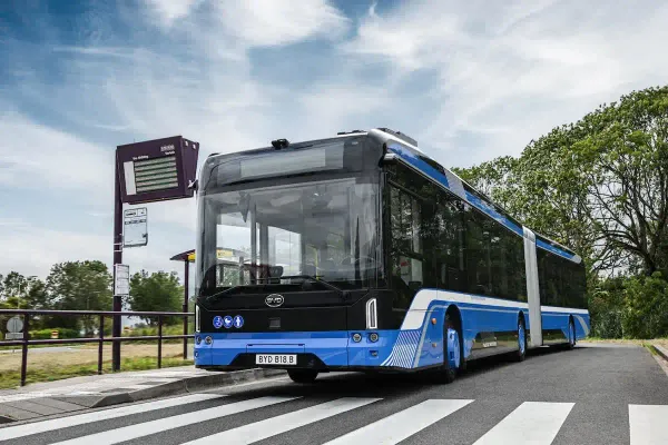 벤츠의 나라 굴욕인가, 실리인가"... 獨 안방 잠식한 중국산 버스의 공습